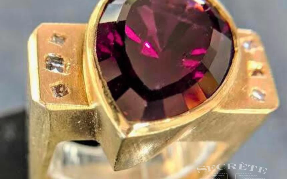 rhodolite garnet ring, modern garnet ring, vibrant garnet ring, purple garnet